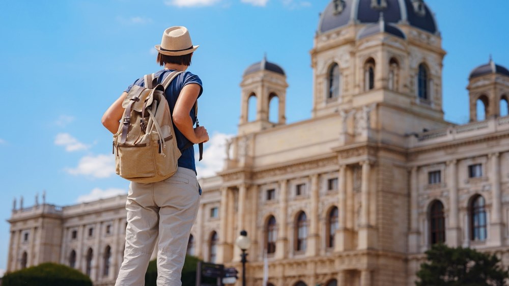 Sınırların Ötesinde Nezaket: Küresel Seyahatlerde Kültürel Kodlar ve Davranış Protokolleri